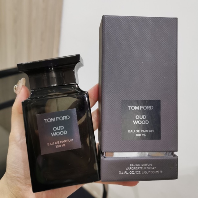 Nước hoa unisex oud wood của hãng tom ford
