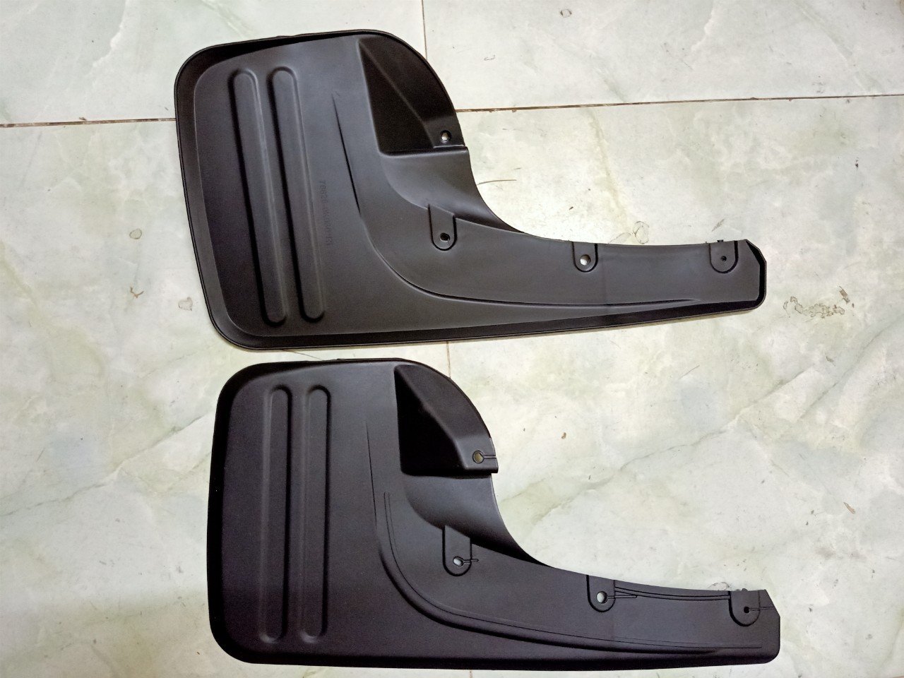Chắn bùn trước nhựa đen xe toyota fortuner phom cũ 2009 - 2015