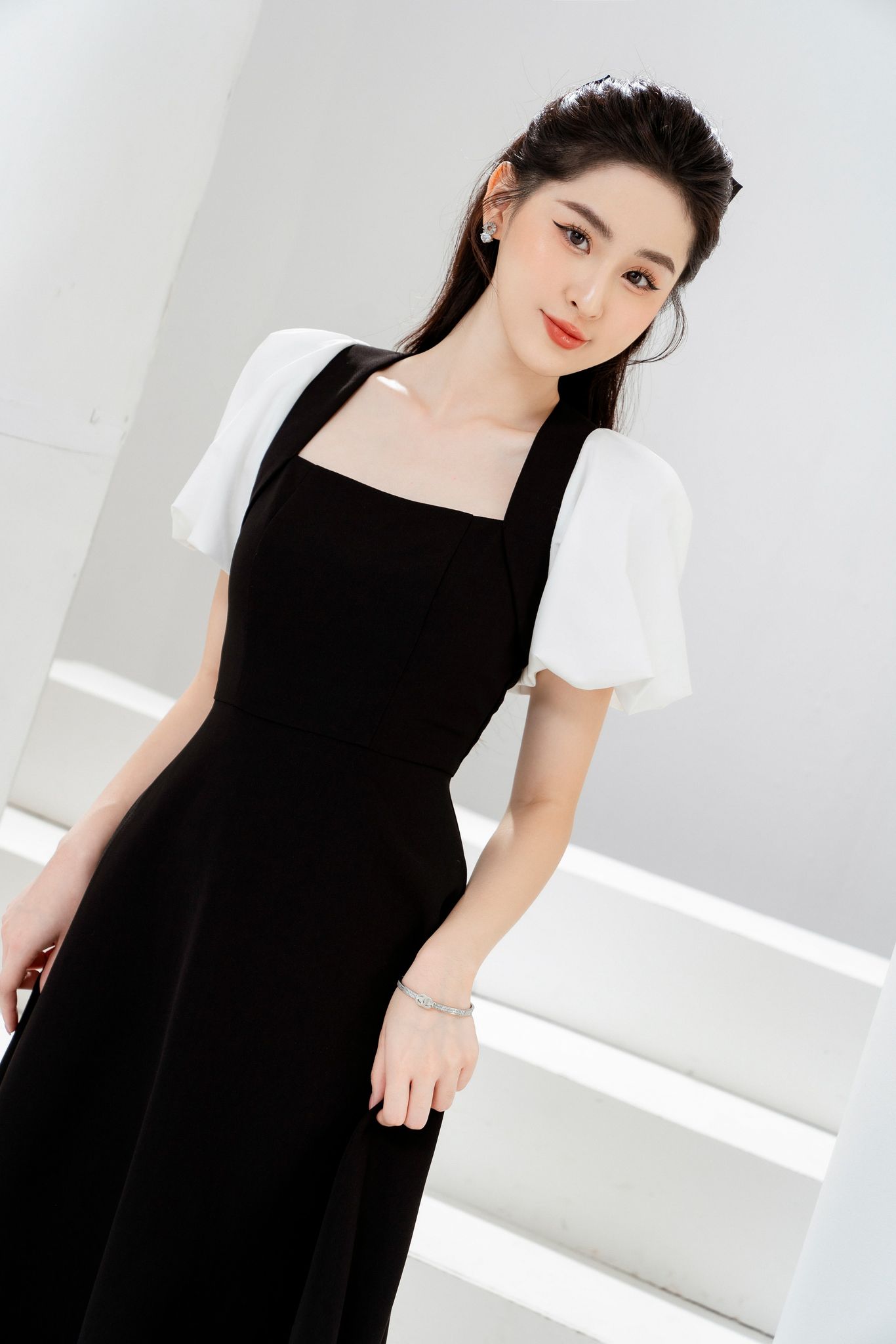 Váy cổ đáp lượn phối tay bồng TIINSTORE VHN649