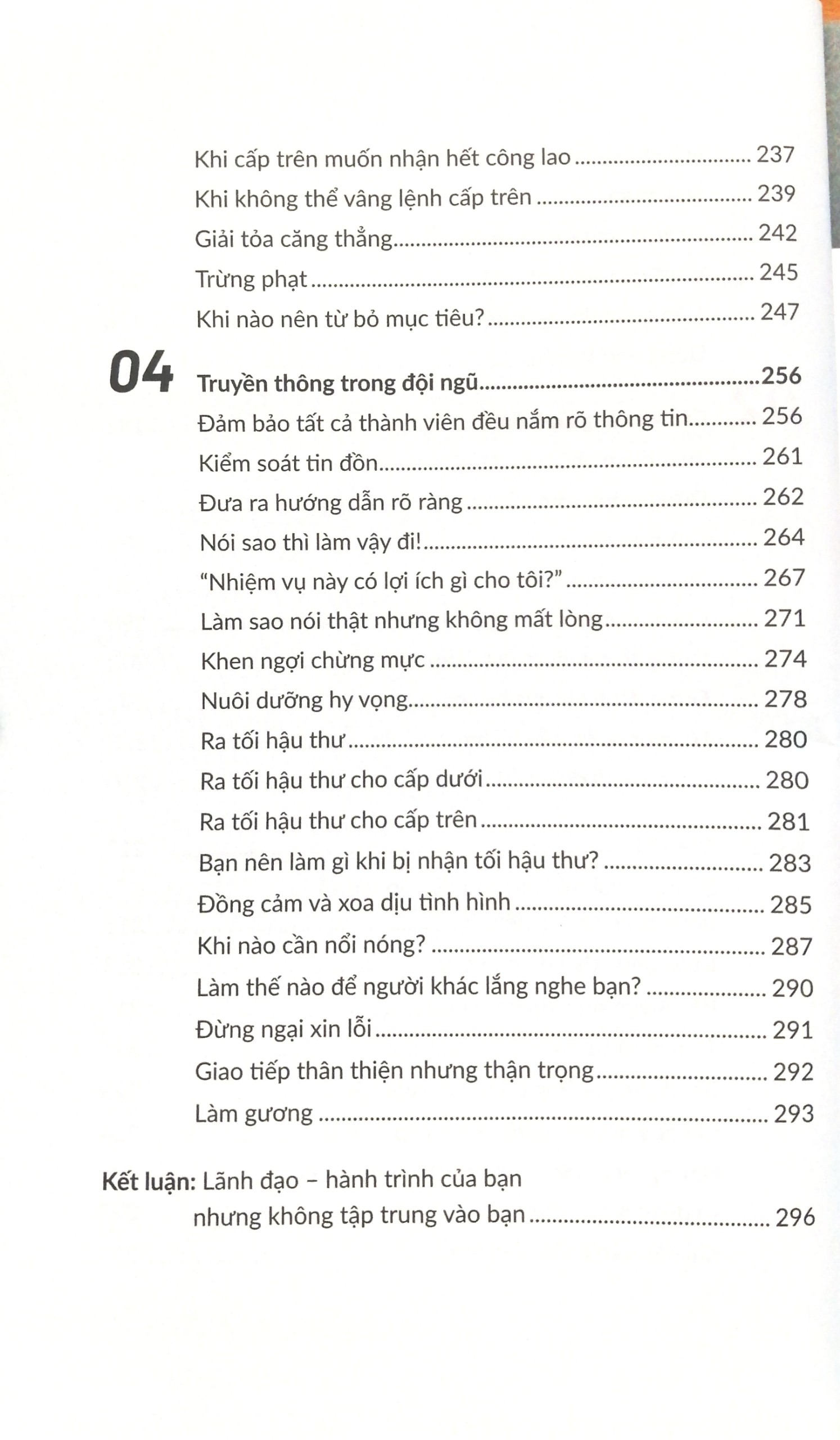 Sách - Lãnh Đạo, Phục Tùng Hoặc Cuốn Xéo