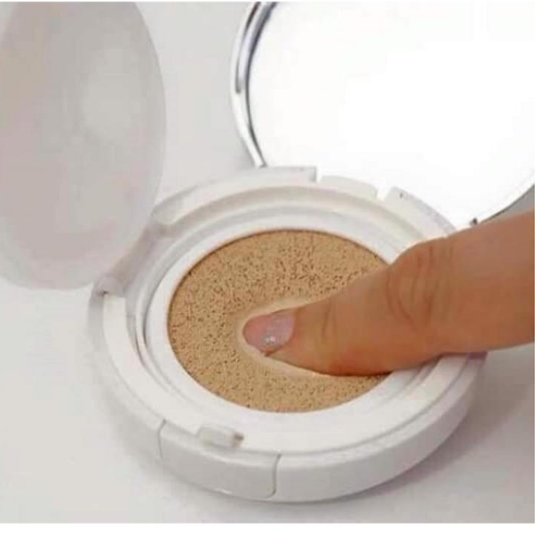PHẤN NƯỚC IOPE TẶNG KÈM LÕI SƠ CUA