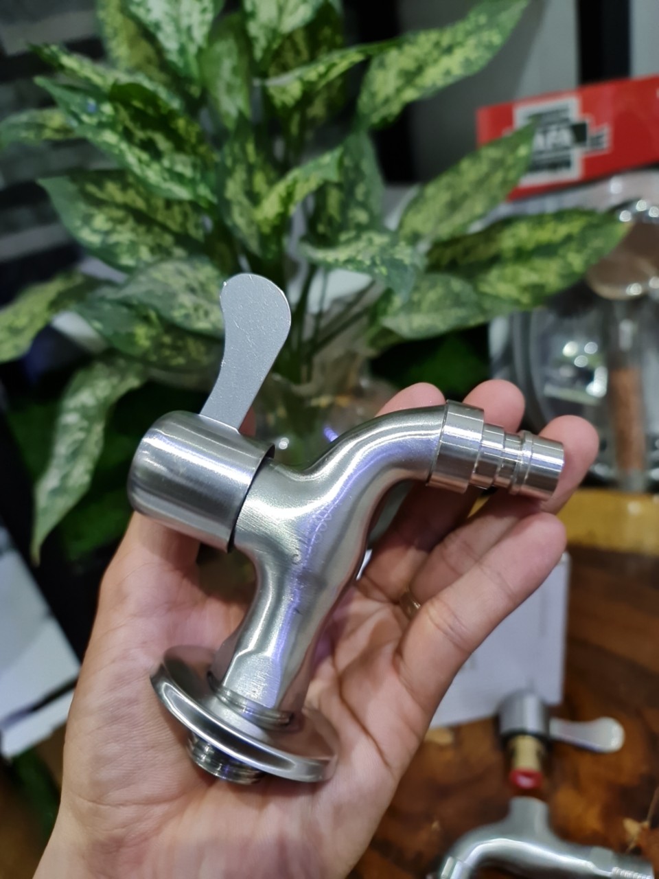 vòi hồ inox 304 mờ ( ti đồng thau )