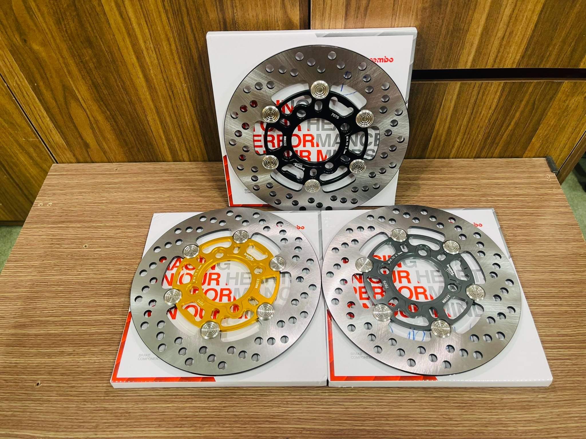 Đĩa brembo lòng nhôm phe inox size 220mm