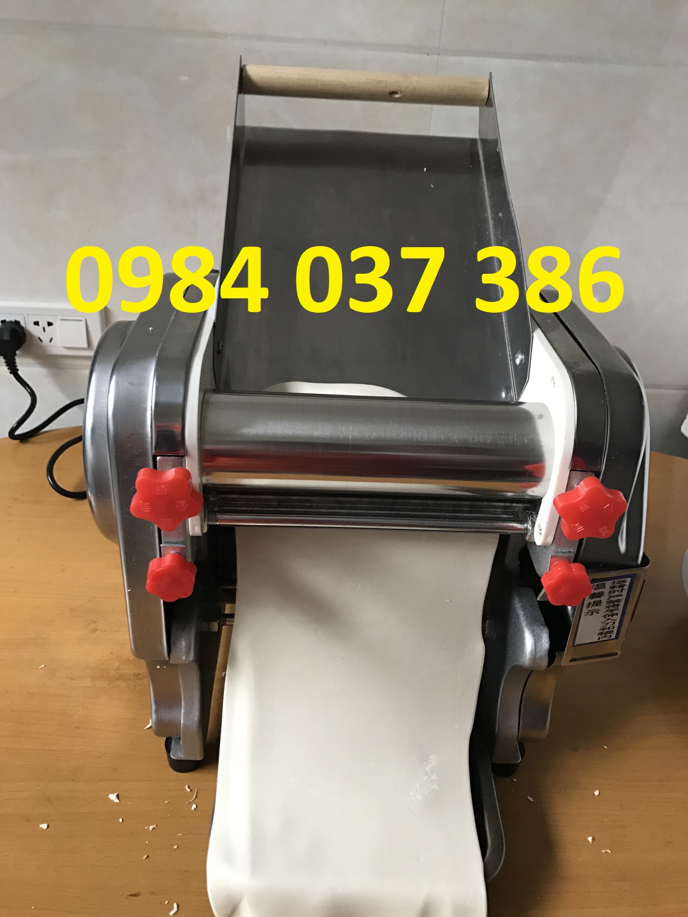 Máy cán bột làm bánh FKM200 ( 550W)