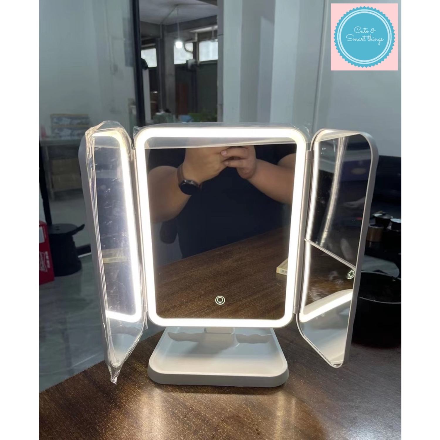 Gương trang điểm có đèn LED 3 màu cảm ứng
