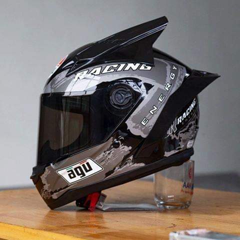 Mũ Fullface AGU Tem Racing Bạc đen, có sừng và đuôi gió tăng sẵn túi đựng nón