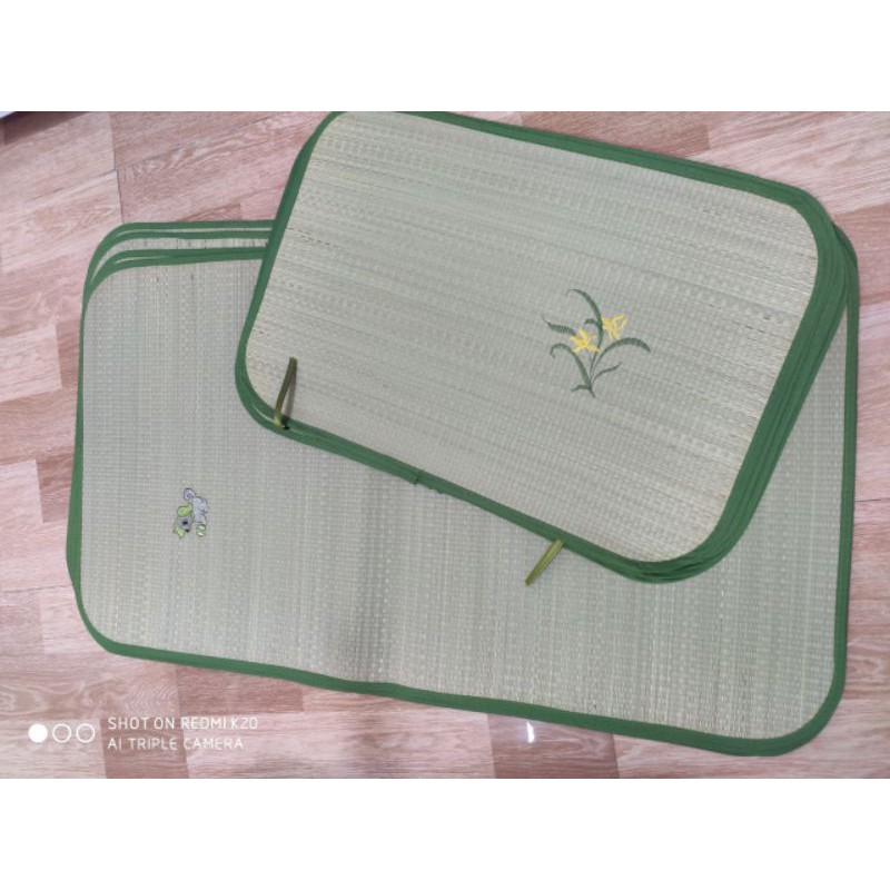 Chiếu Cói Mùa Hè Cho Bé Thoáng Mát Ăn Toàn Đủ Size