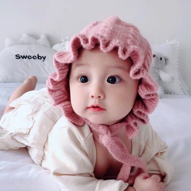 Mũ len tai bèo cho bé gái: Bé gái của bạn sẽ trông vô cùng xinh xắn và dễ thương với chiếc mũ len tai bèo cho bé gái này. Hãy xem hình ảnh và cùng sắm ngay một chiếc cho bé yêu của bạn nhé.