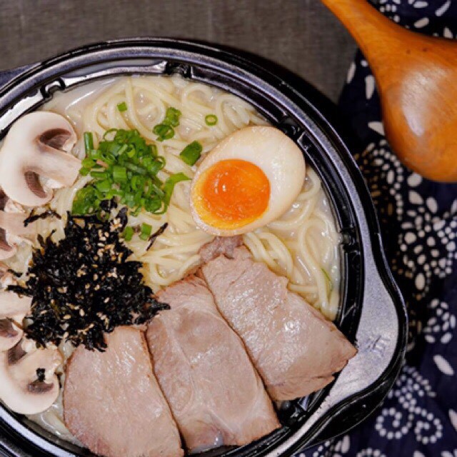 MÌ RAMEN TỰ SÔI 🍜🍜🍜 - Heo hầm cay