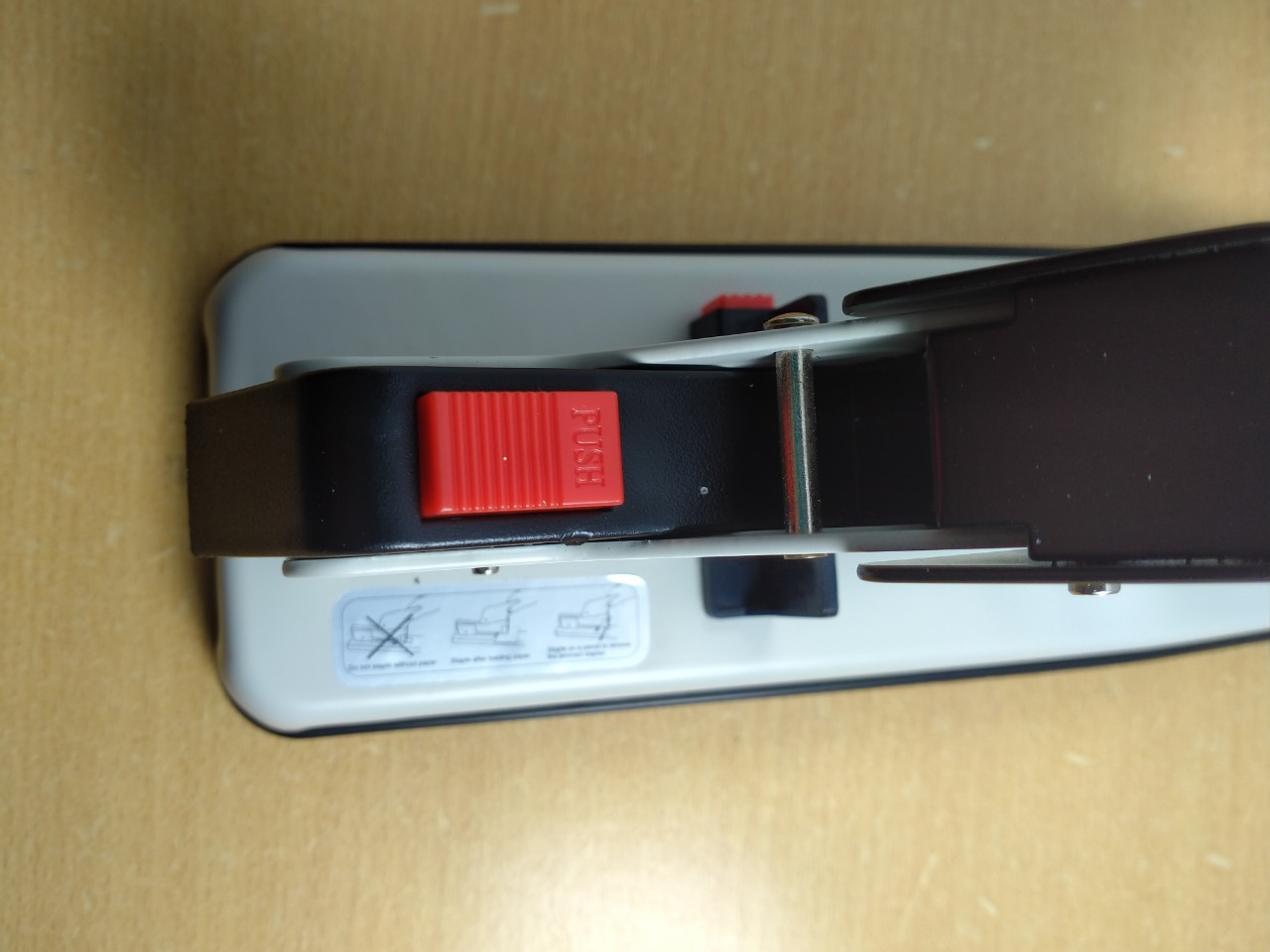 DẬP GHIM CỠ LỚN (210 TỜ) STACOM C104