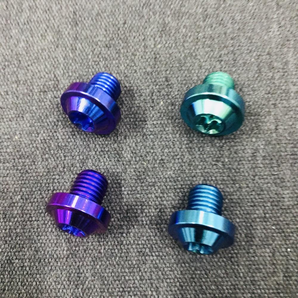 ỐC CHÂN KIẾNG KIỂU CHO NHIỀU LOẠI XE.(RĂNG NGƯỢC 10LY)(1CON)
