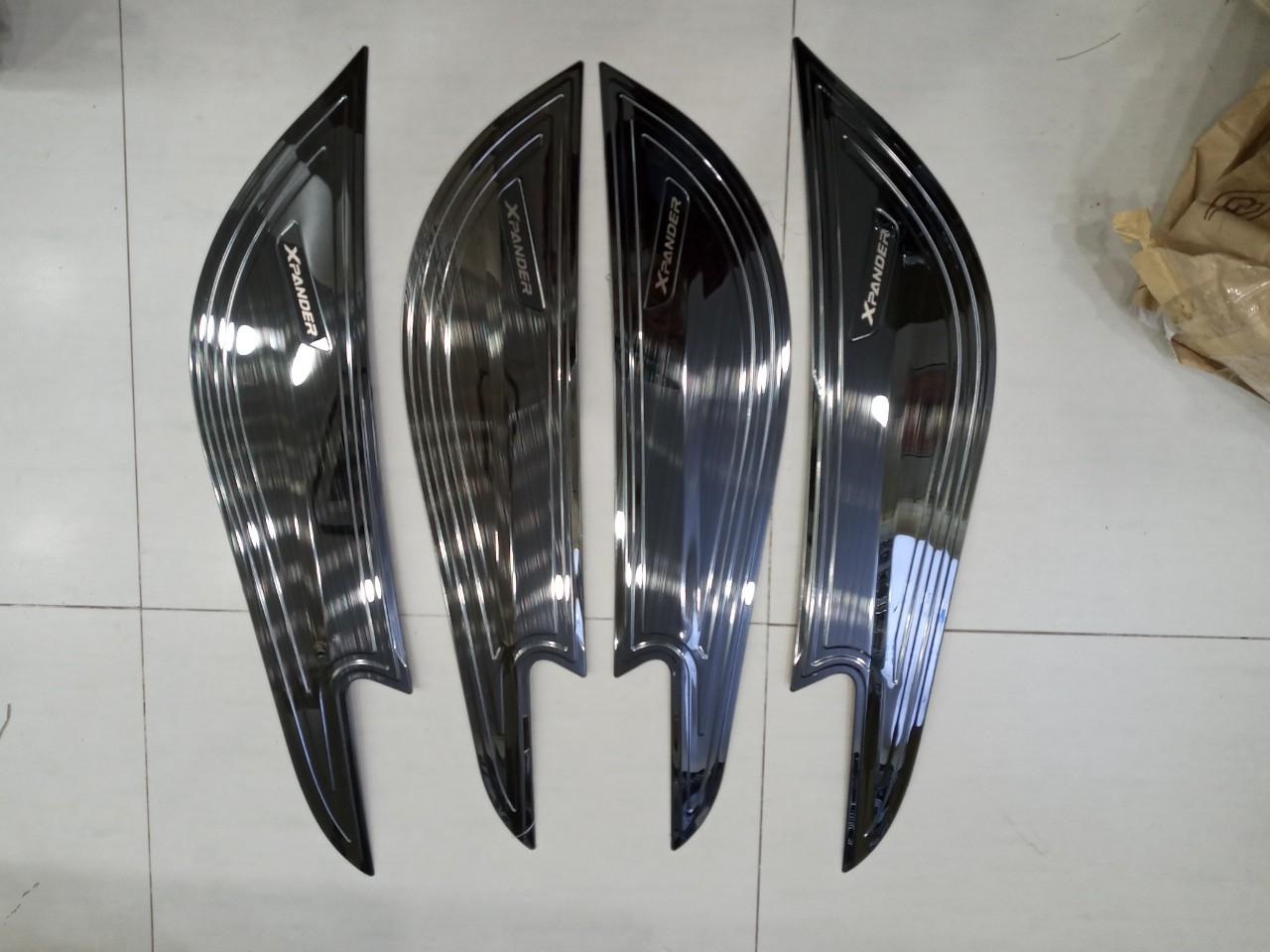 Bộ ốp tapli cánh cửa Titan cho xe Mitsubishi Xpander form 2018-2022