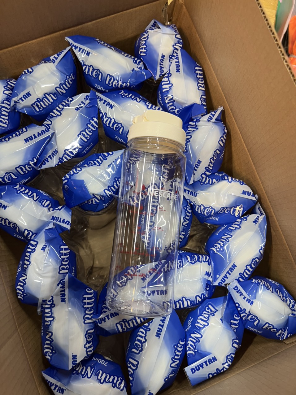 Bình nhựa  NESTCAFE 700ml có vạch chia ( quà tặng từ nest)