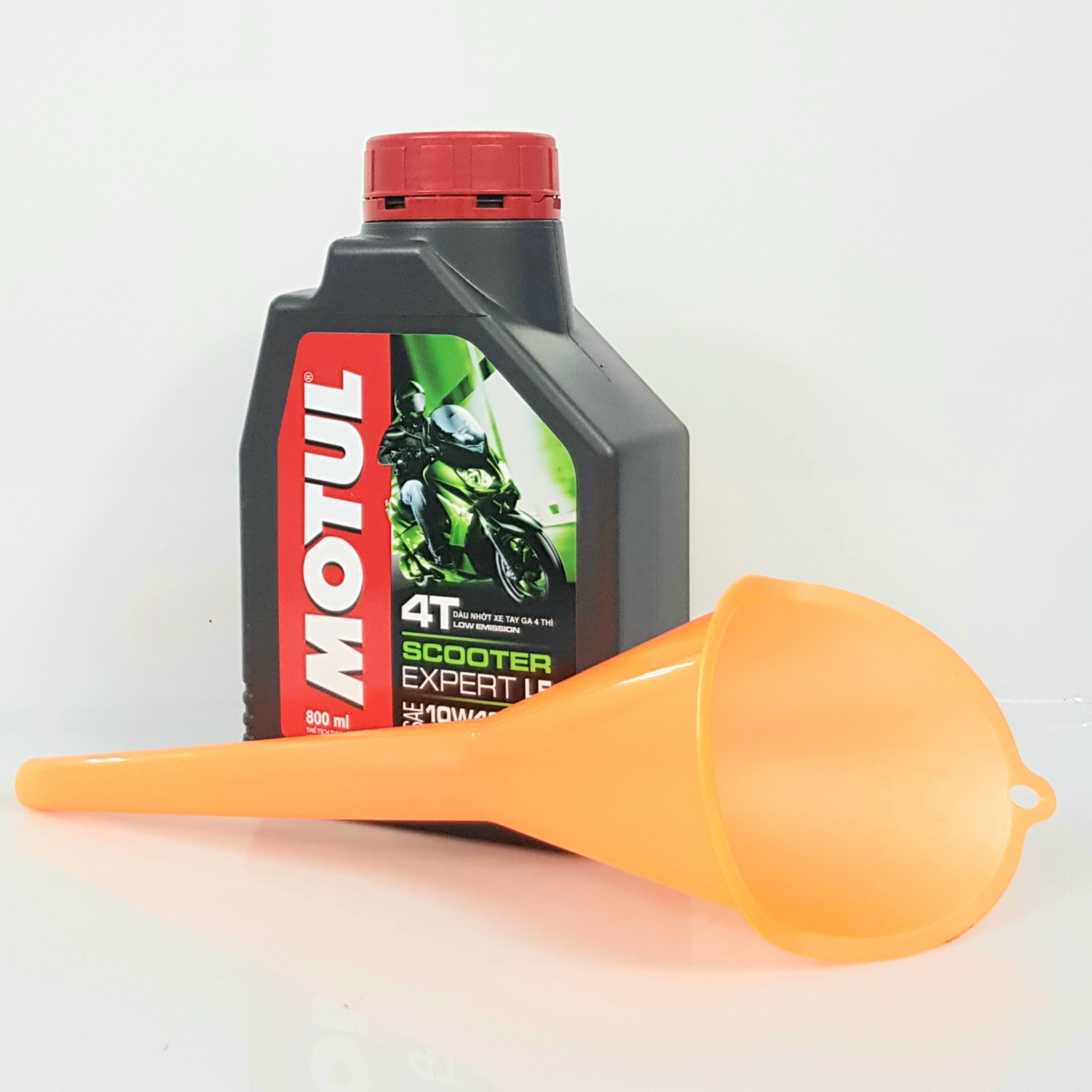 [HCM]Nhớt MOTUL tay ga Scooter Expert LE 10W40 800ml tặng Phễu
