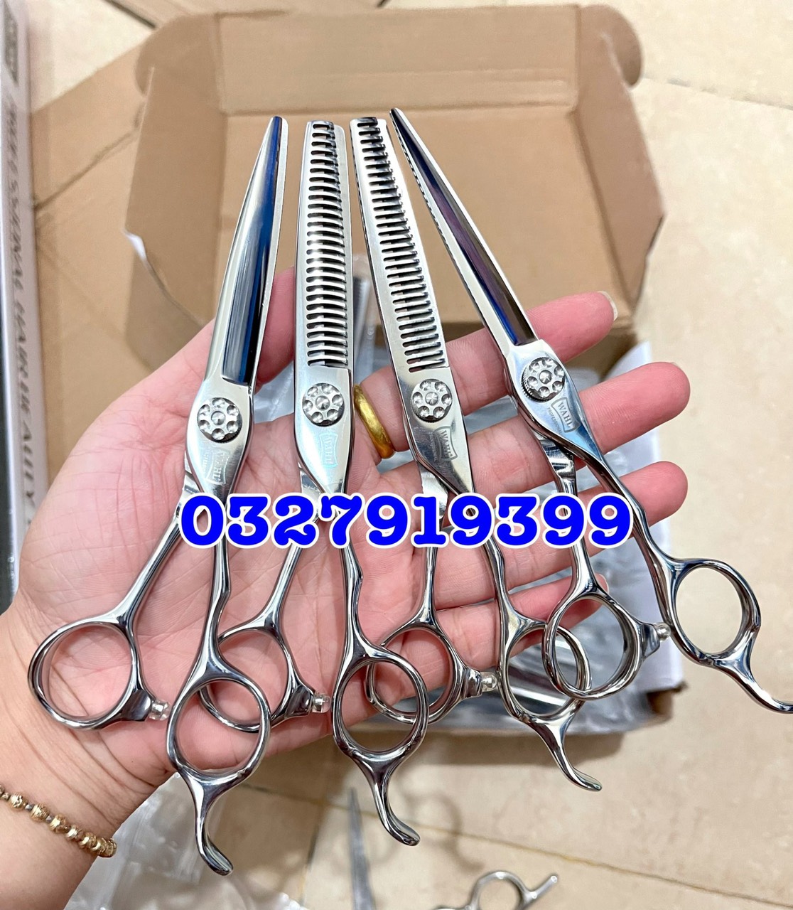 WAHL Kéo cắt tóc Nhật WAHL 6.0 in (Đ) - Kéo cắt tóc chuyên nghiệp, thép Nhật S440C, độ cứng trên 62HRC, lưỡi kéo sắc bén, thiết kế tay cầm thuận tiện
