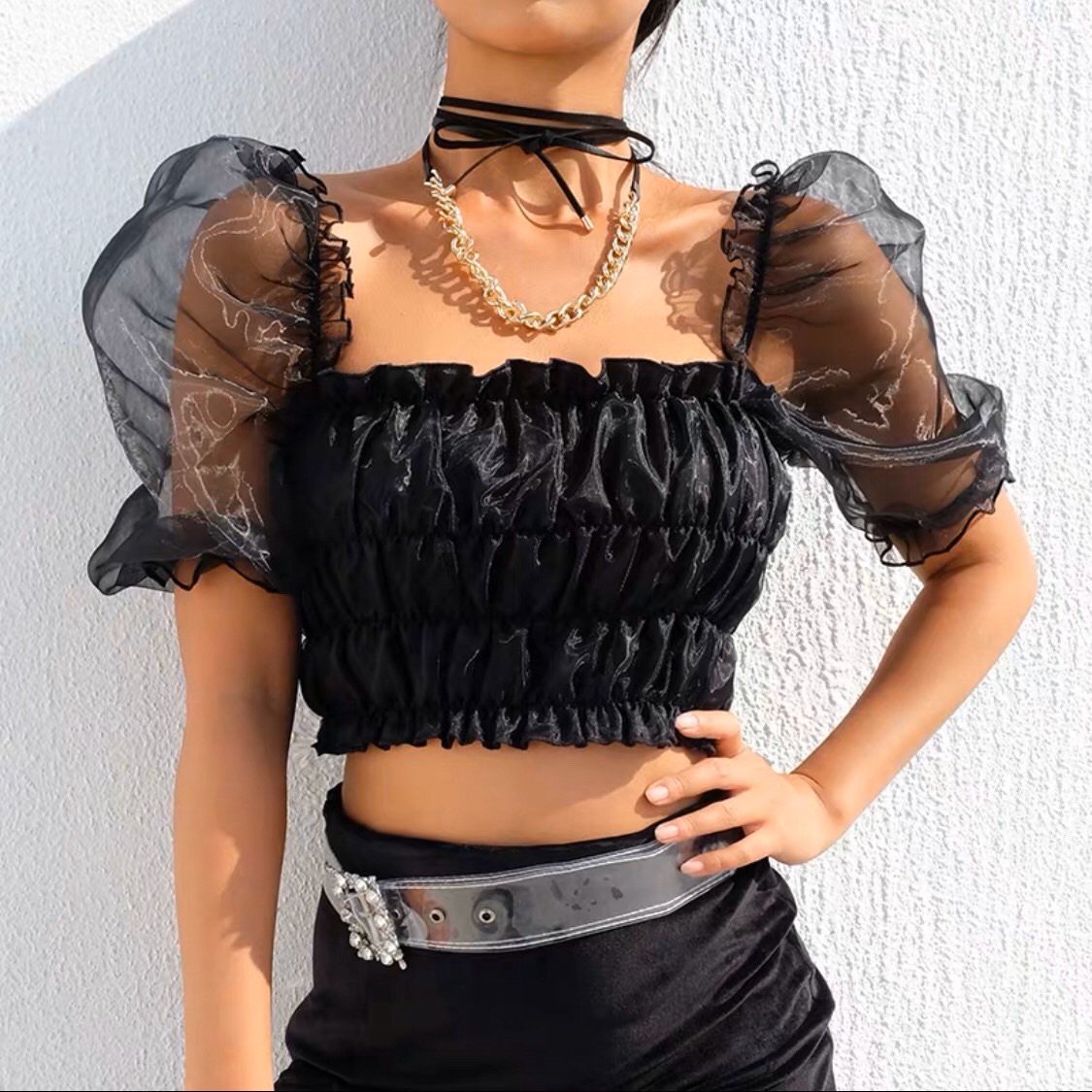 Áo croptop nhún voan kiếng
