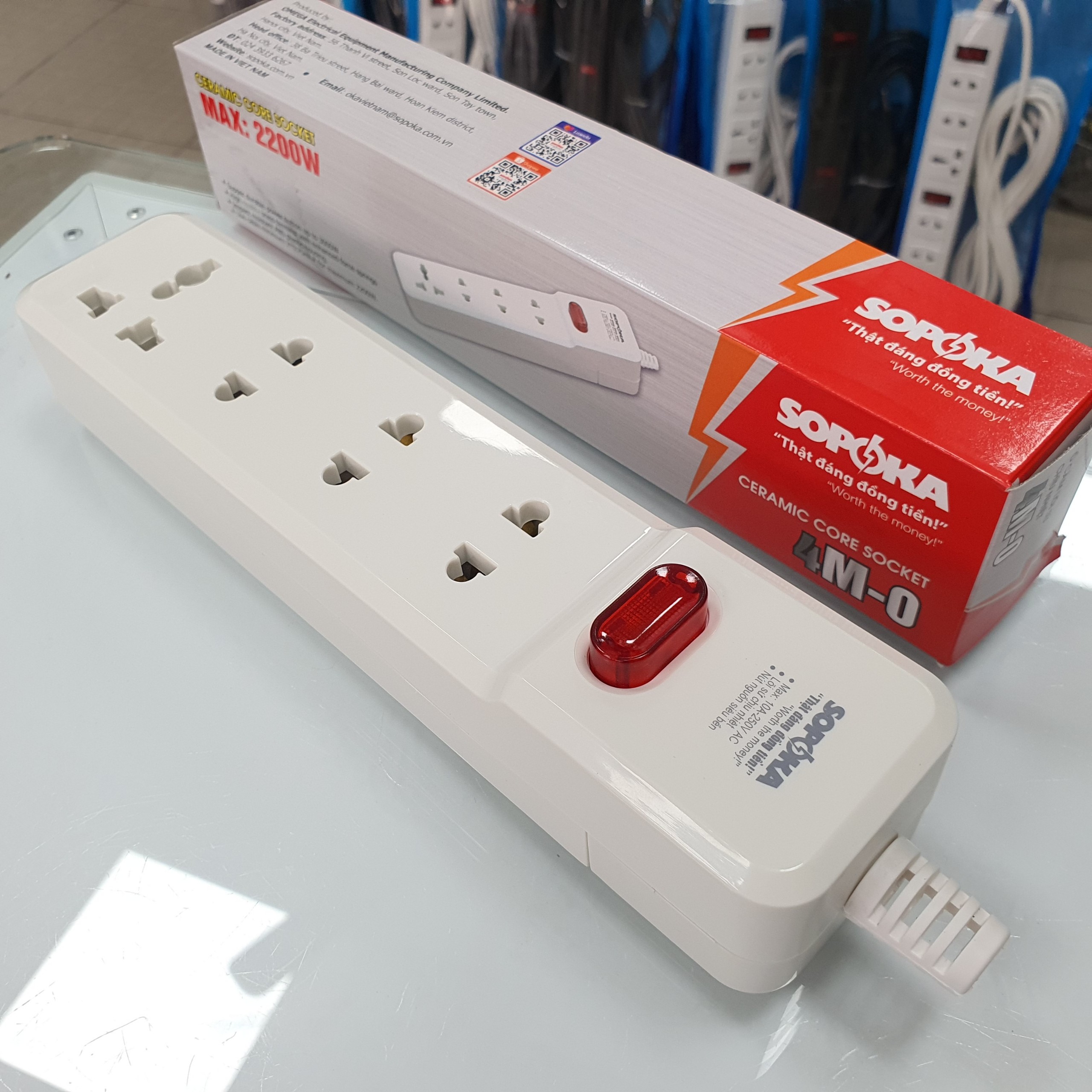 Ổ cắm điện 4 lỗ 2200w lõi sứ không dây có công tắc 4m-0 sopoka