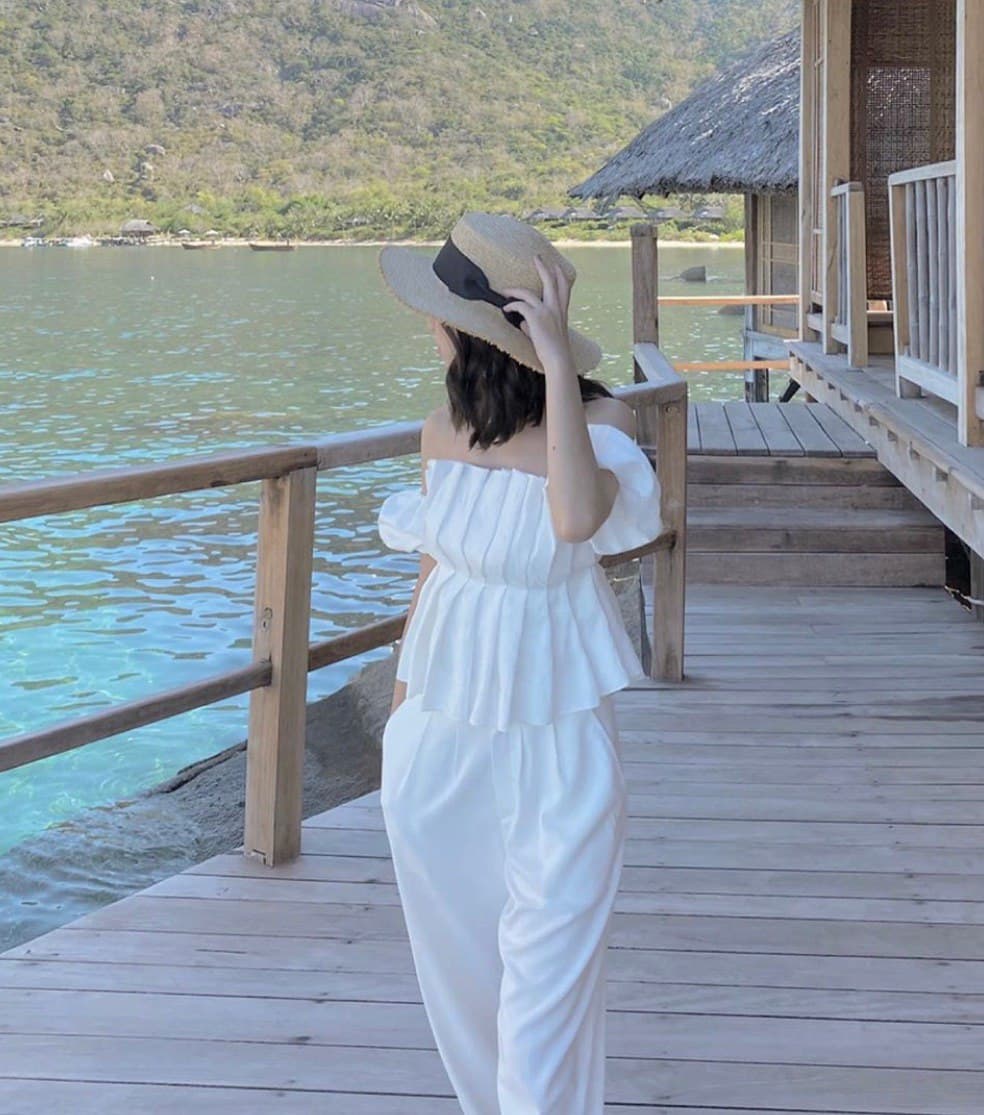 Áo Rớt Vai Xếp Li UNNO (TRẮNG)