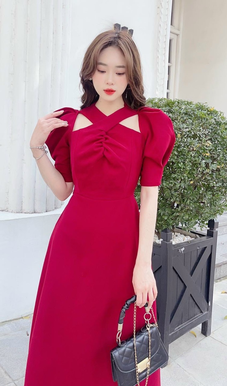 Đầm đỏ chéo cổ nhúng ngực
