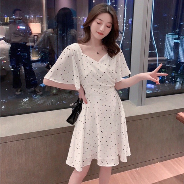 Đầm trắng bi xoè thắt eo