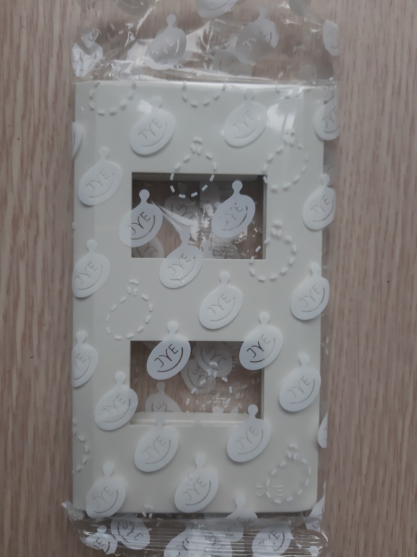 Mặt 1 2 3 4 5 6 Công Tắc 1 Chiều Công Tắc 2 Chiều Ổ Cắm Đơn Hai Chấu Có Màn Che Ổ cắm tivi Thiết bị điện JYE (Lắp vừa panasonic, sino, mpe)