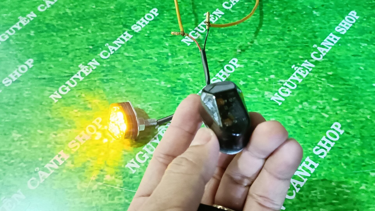 Xi nhan led con bọ cho xe máy