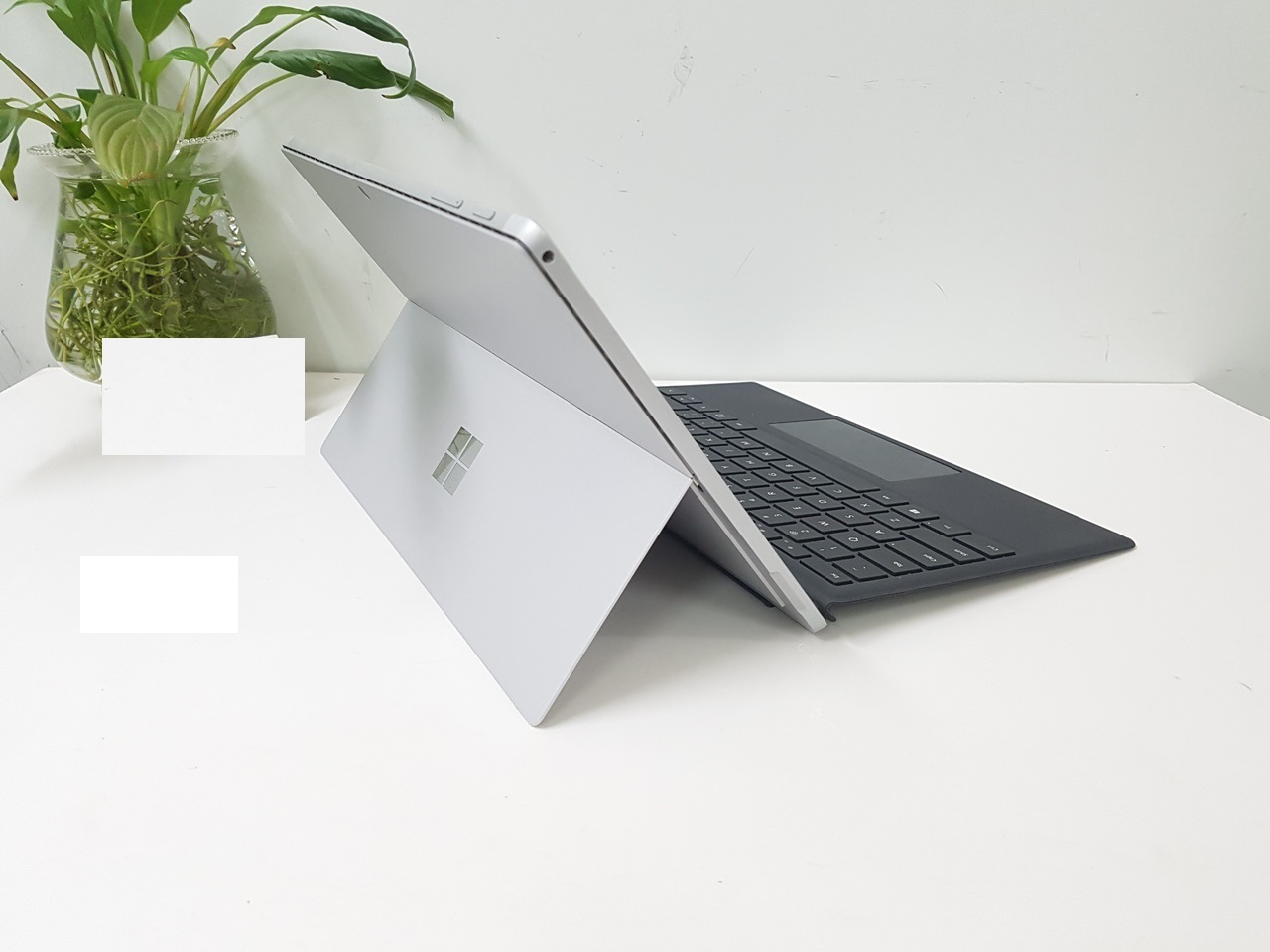 Máy tính bảng Microsoft Surface Pro 5 Nhập Khẩu Mỹ ( Surface Pro 2017 ) Win 10 Pro Kèm phím sạc chính hãng ,Core M3 4GB ram SSD 128GB màn hình 3K Tại Playmobile