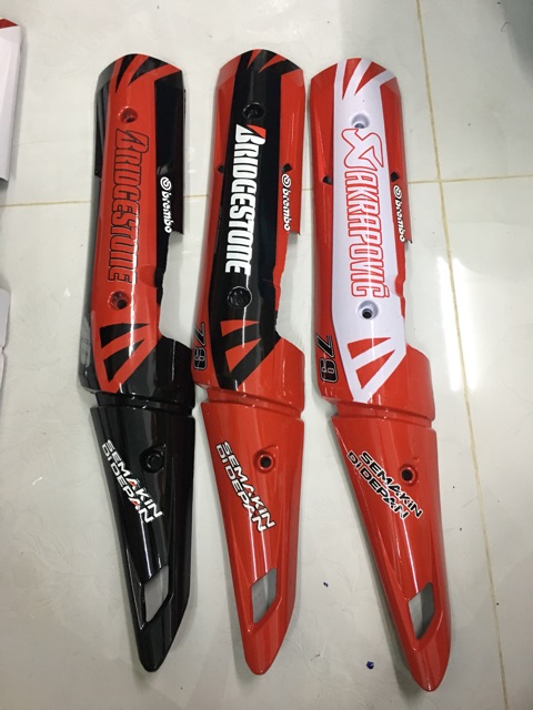 Ốp pô+ chụp đít pô Exciter 150