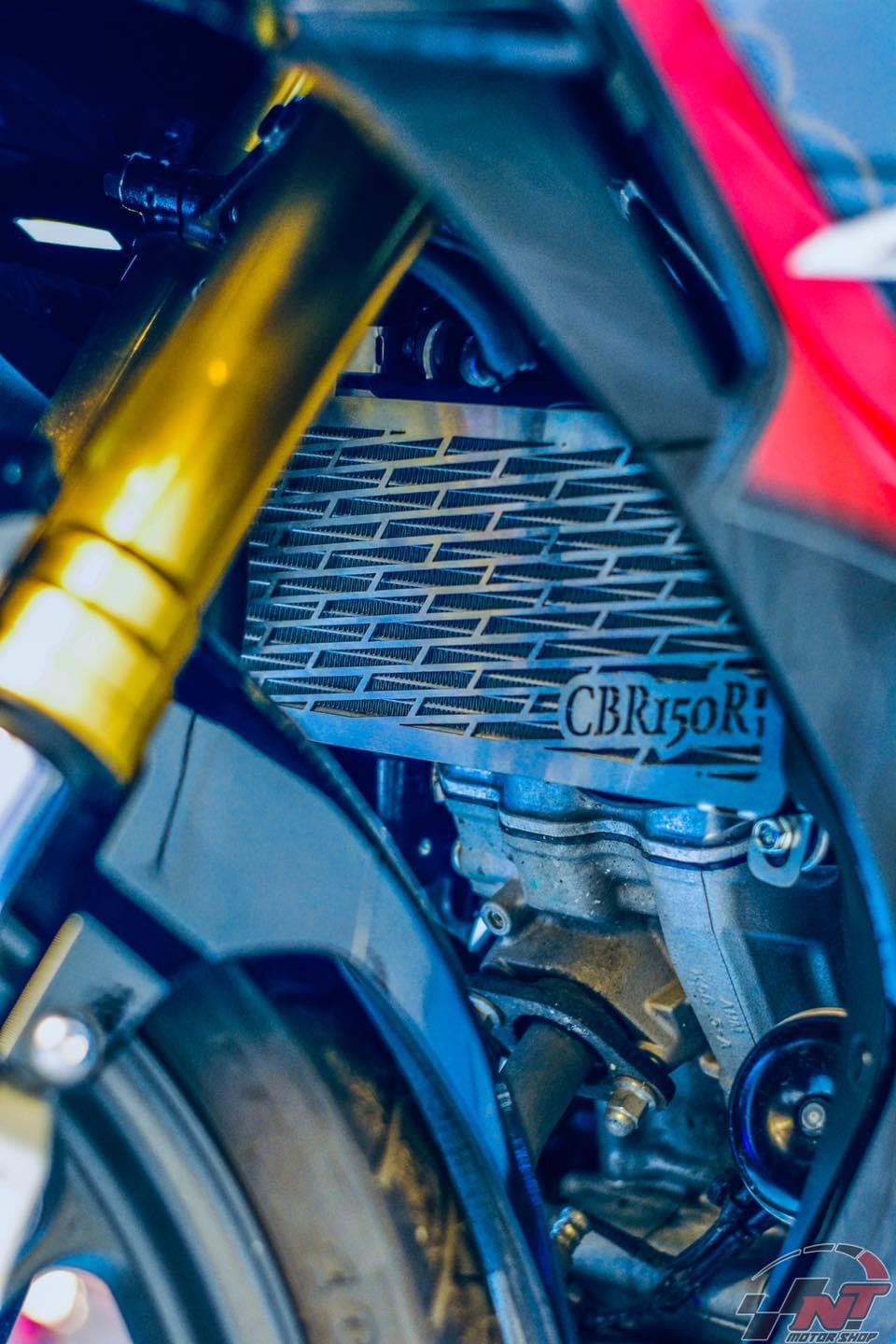 Che két nước CBR150R 2021