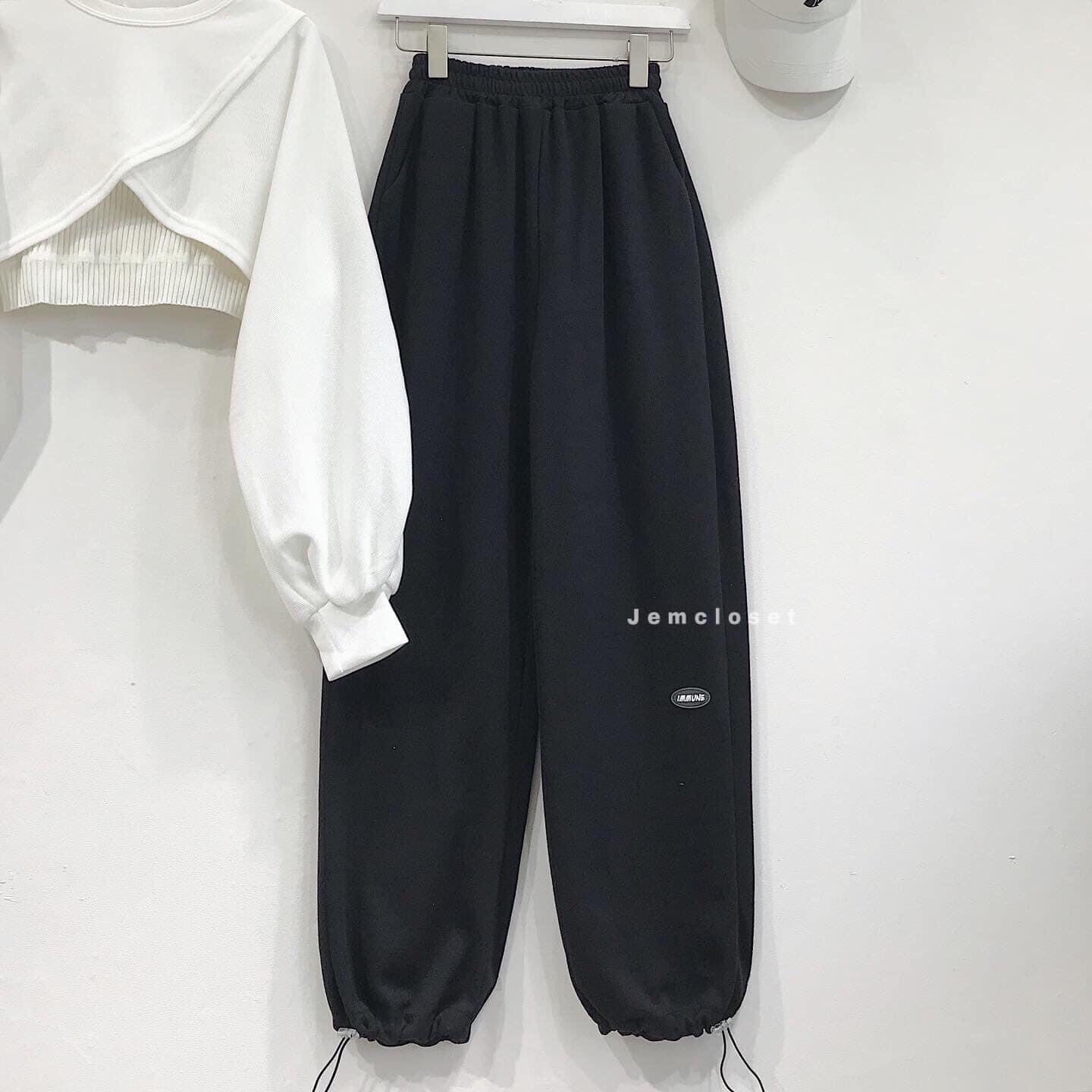 Set quần áo nữ 3 món croptop chéo mix quần jogger ống rộng rút dây/ Áo thun dài tay dáng ngắn kèm quần suông ulzzang - mocshop