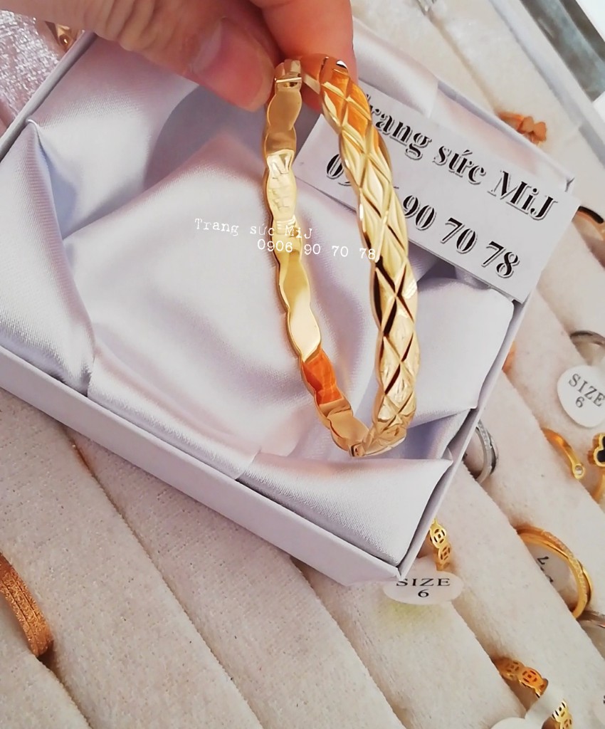 VÒNG TAY TITAN CHẠM KIỂU