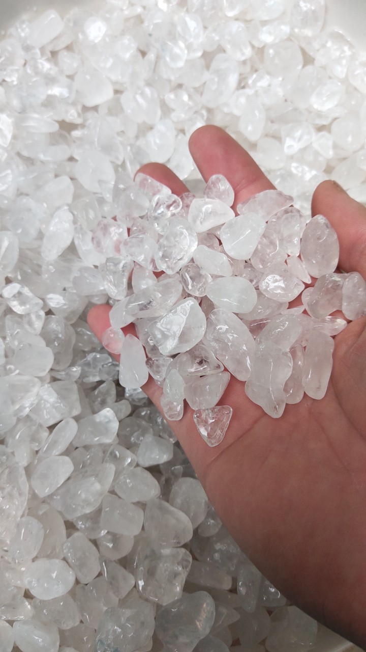 Đá thạch anh vụn tự nhiên 100% màu trắng