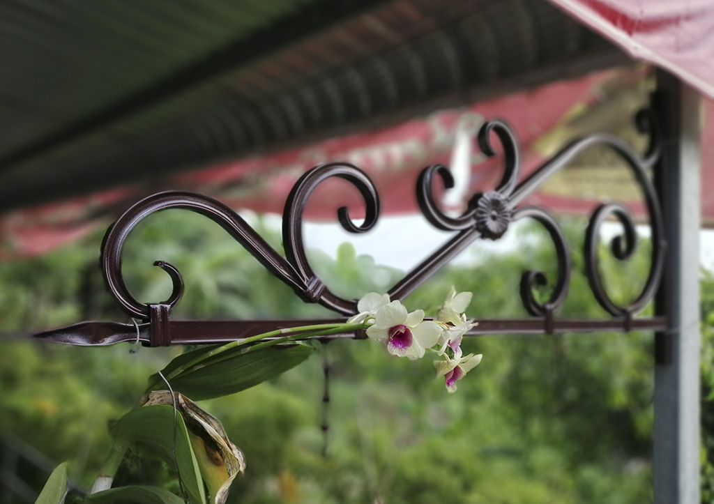 Ke treo biển hiệu bằng sắt mỹ thuật