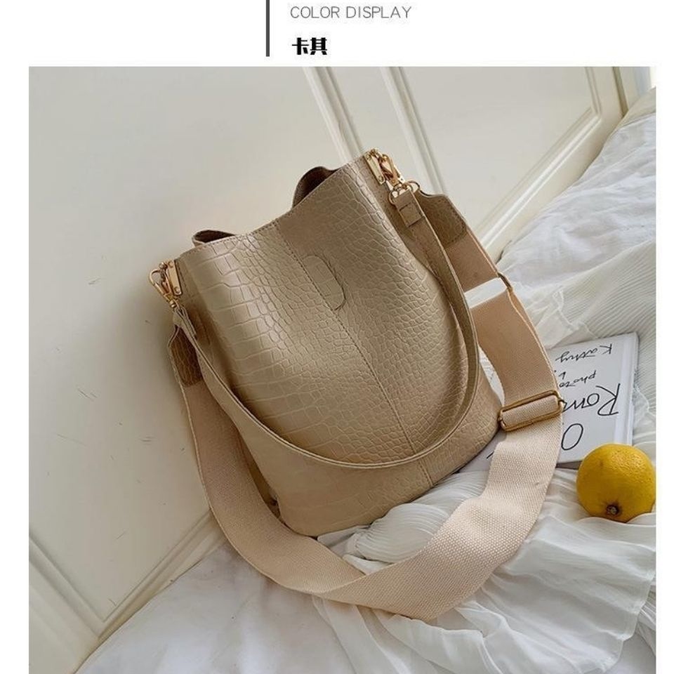 🌈 2023 new trendy single-shoulder bag pattern all-match broadband messenger bucket large-capacity bag commuting to work women's bag