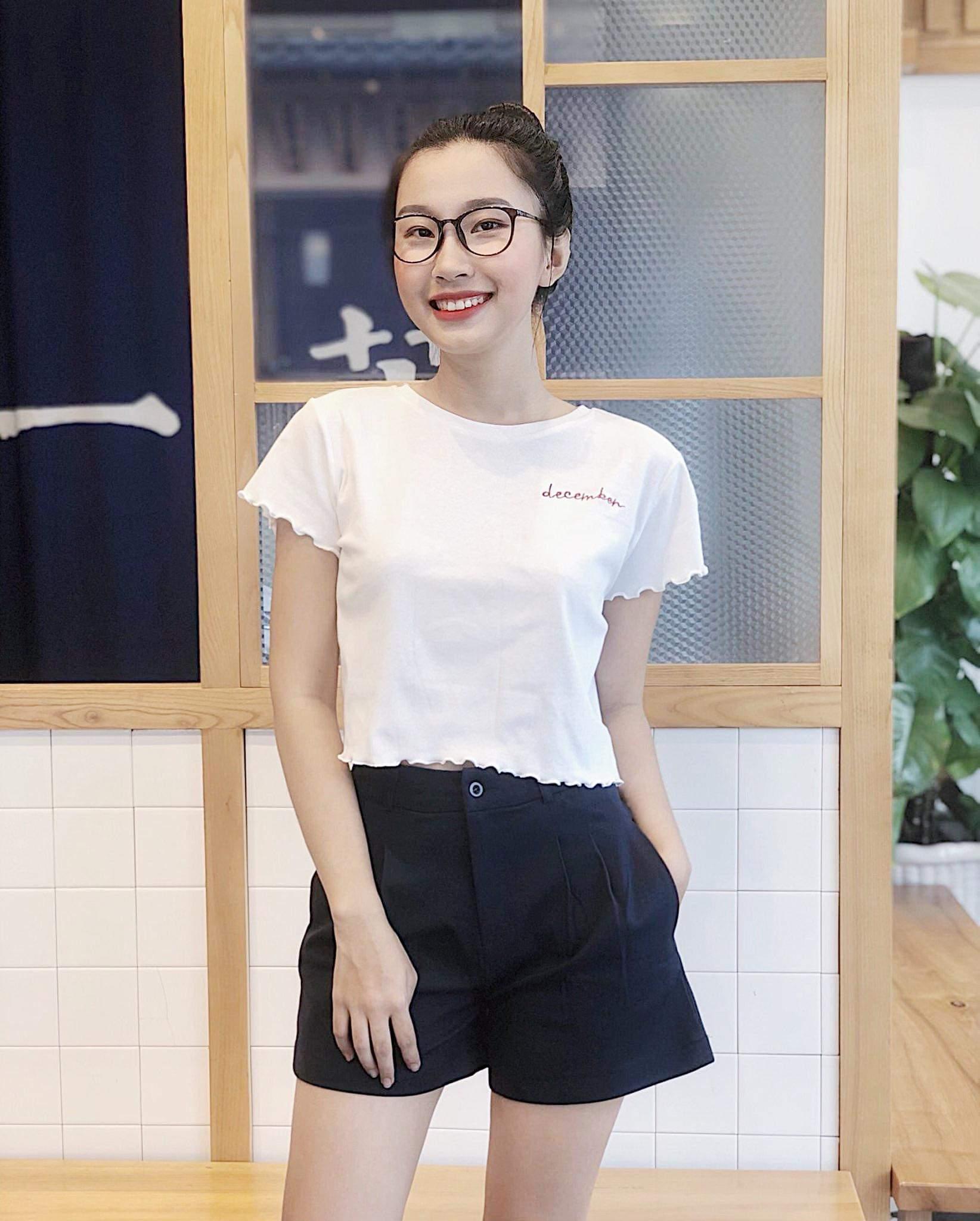 Áo croptop Thêu chữ Siêu Sang