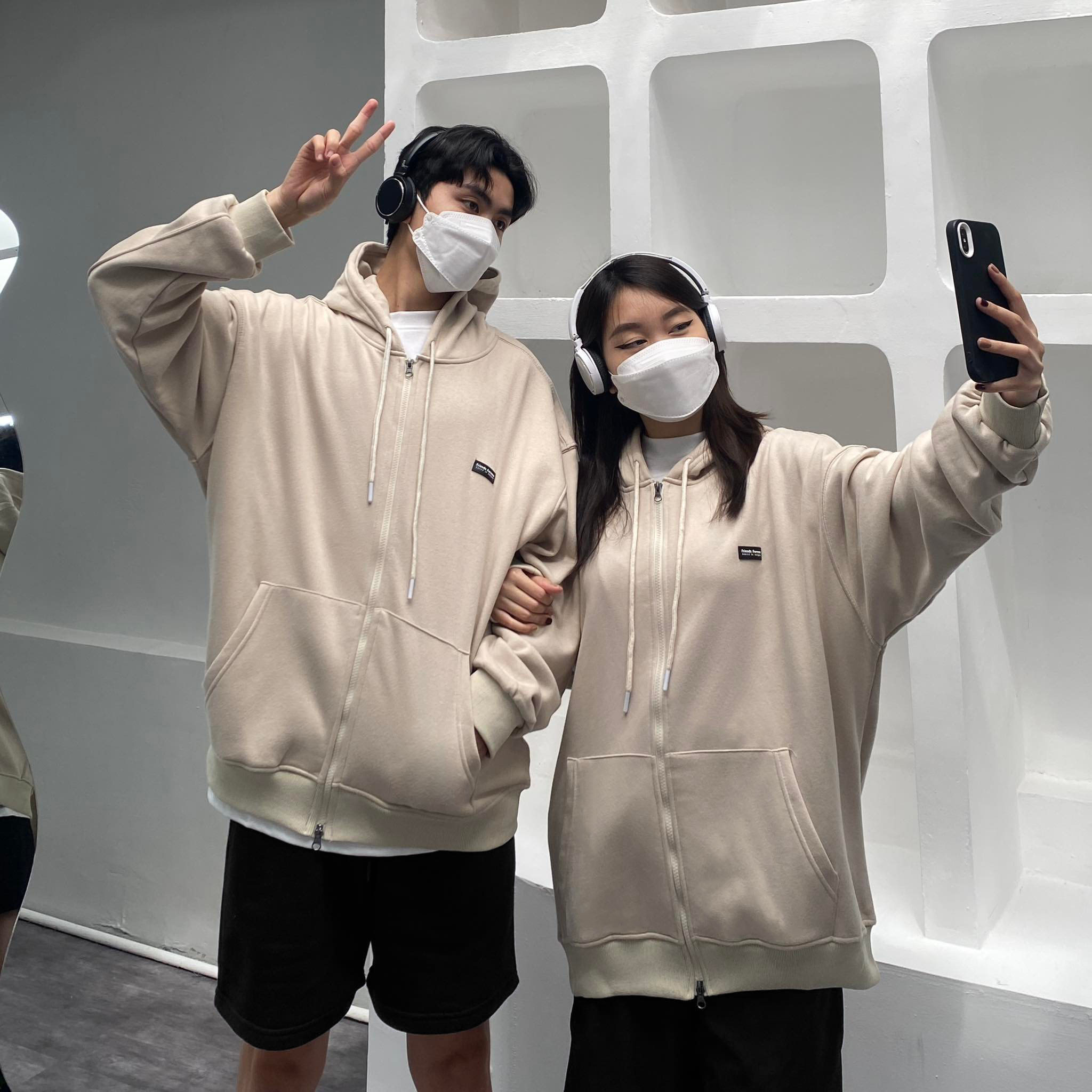 Áo Khoác OVERSIZE FRIENDSFOREVER ZIP HOODIE