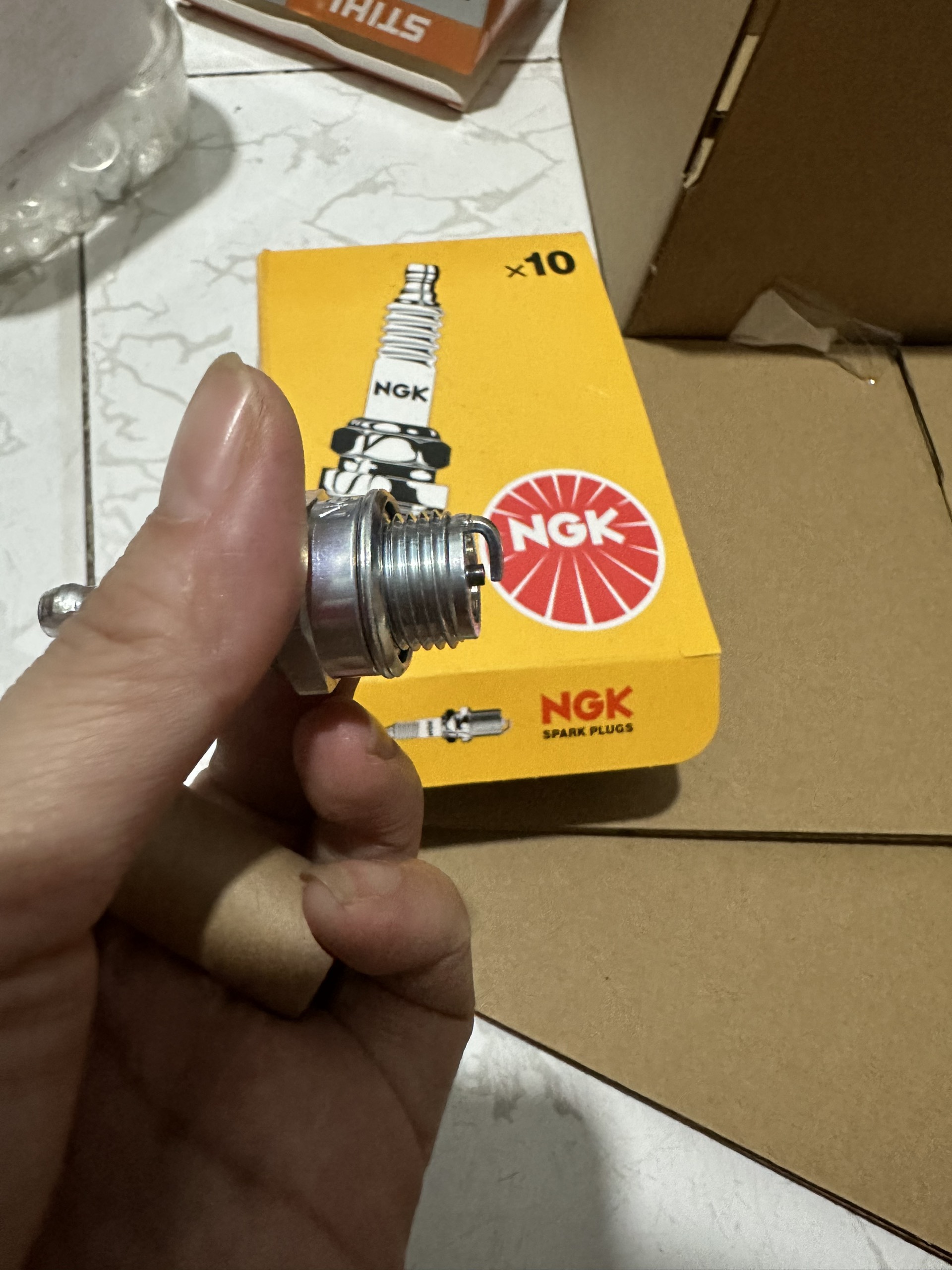 [HCM][ Made in Japan] Bugi ( buri) 2 thì NGK máy cắt cỏ/ máy cưa xích