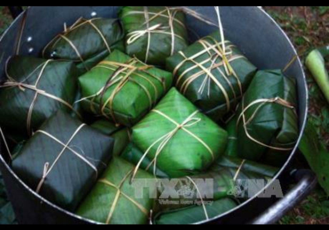 3 Cái Bánh Chưng Lớn Cô 4 Đặc Sản Bình Định (1 cái khoảng 400 gram luôn lá)