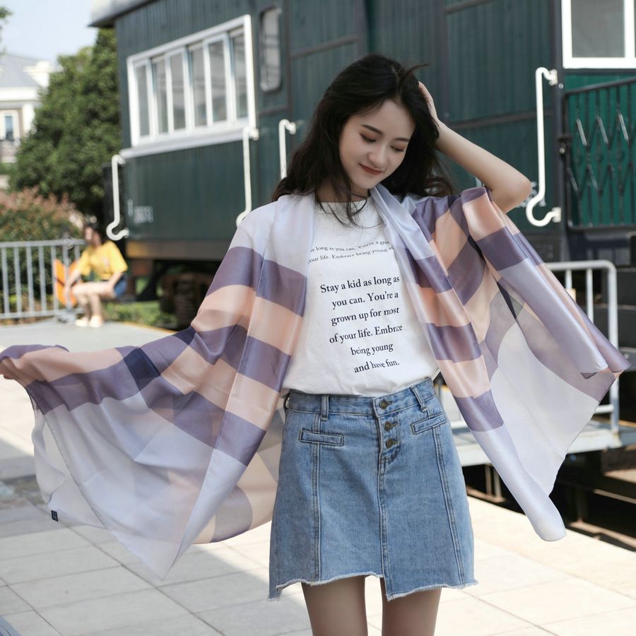 Mô phỏng khăn lụa phụ nữ chống nắng bằng khăn biển mới Khăn Lụa Satin in Khăn lụa bãi biển mỏng