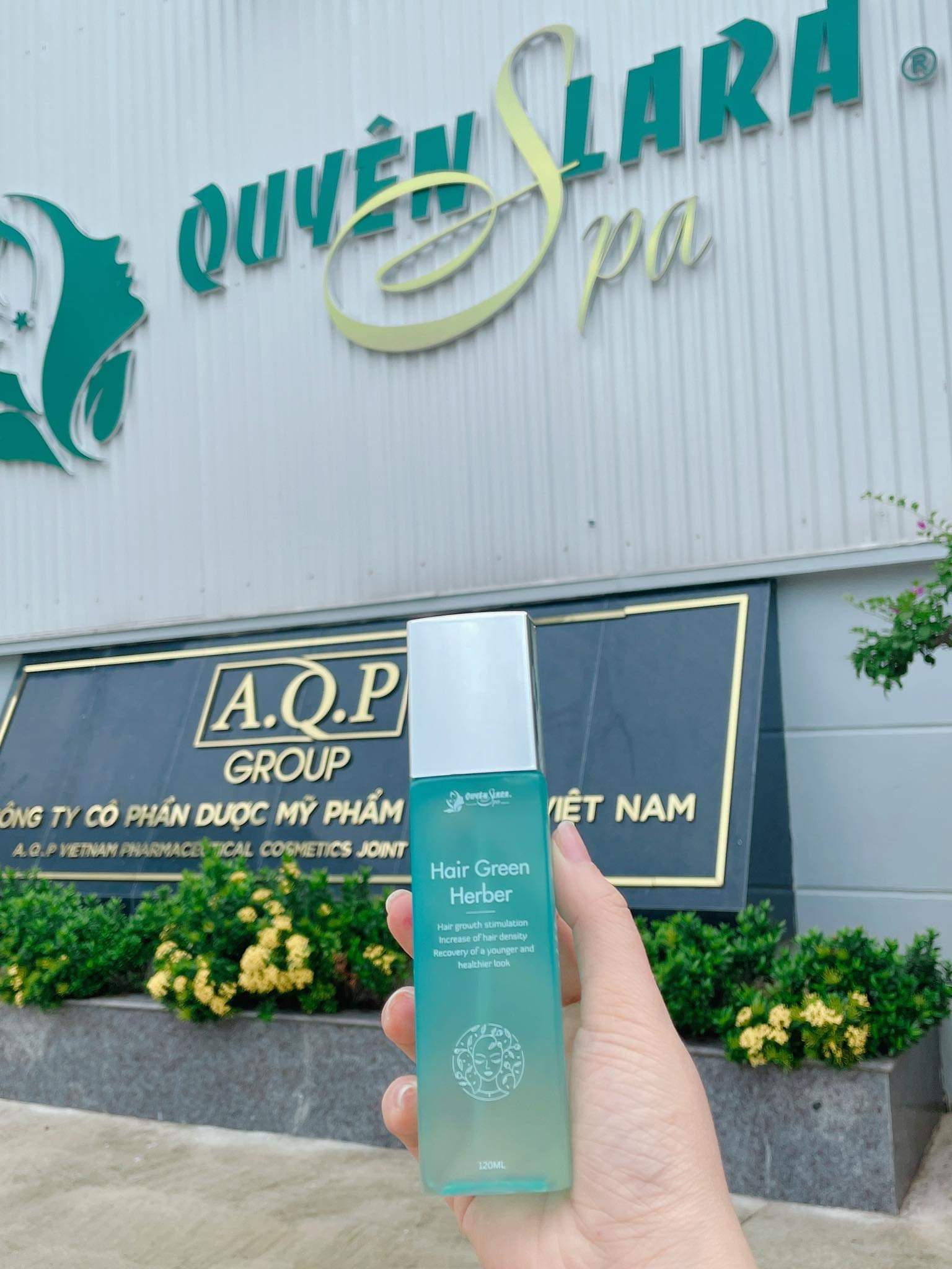 Xỉ 10 lọ xịt tóc quyên lara