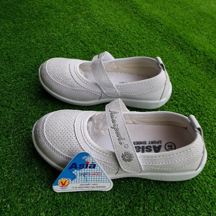 Girls' Shoes for School and Play with Embroidered Straps in Pu Leather