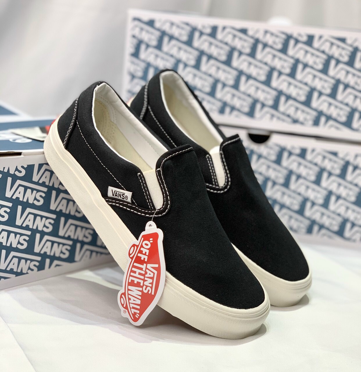 Giày Vans Đen Xỏ [Chuẩn 11] Giầy Slip On Vans Lười Đen [Full Hộp + Vớ]