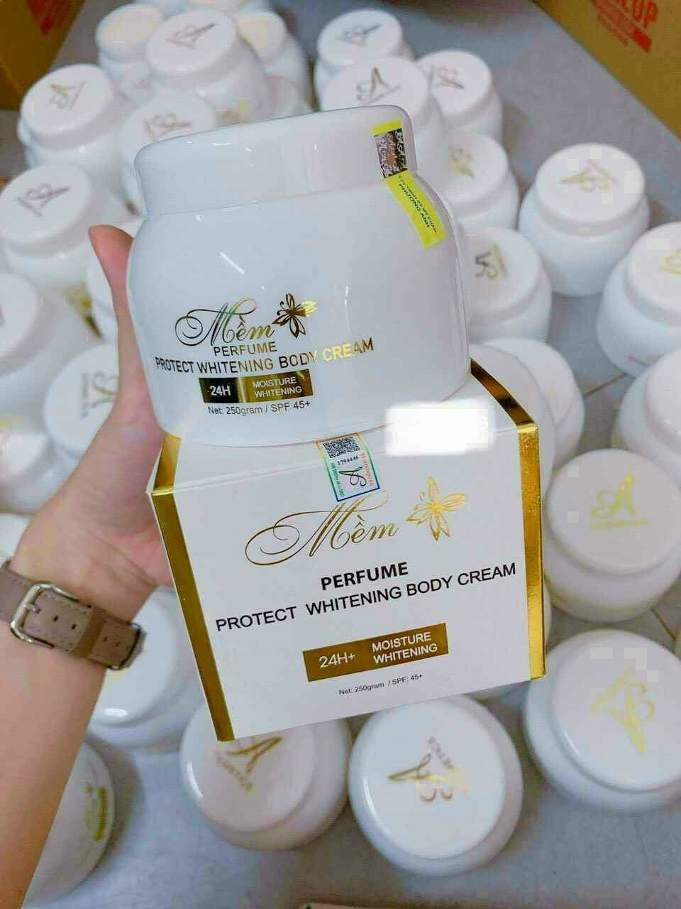 Kem body mềm mẫu mới 250g
