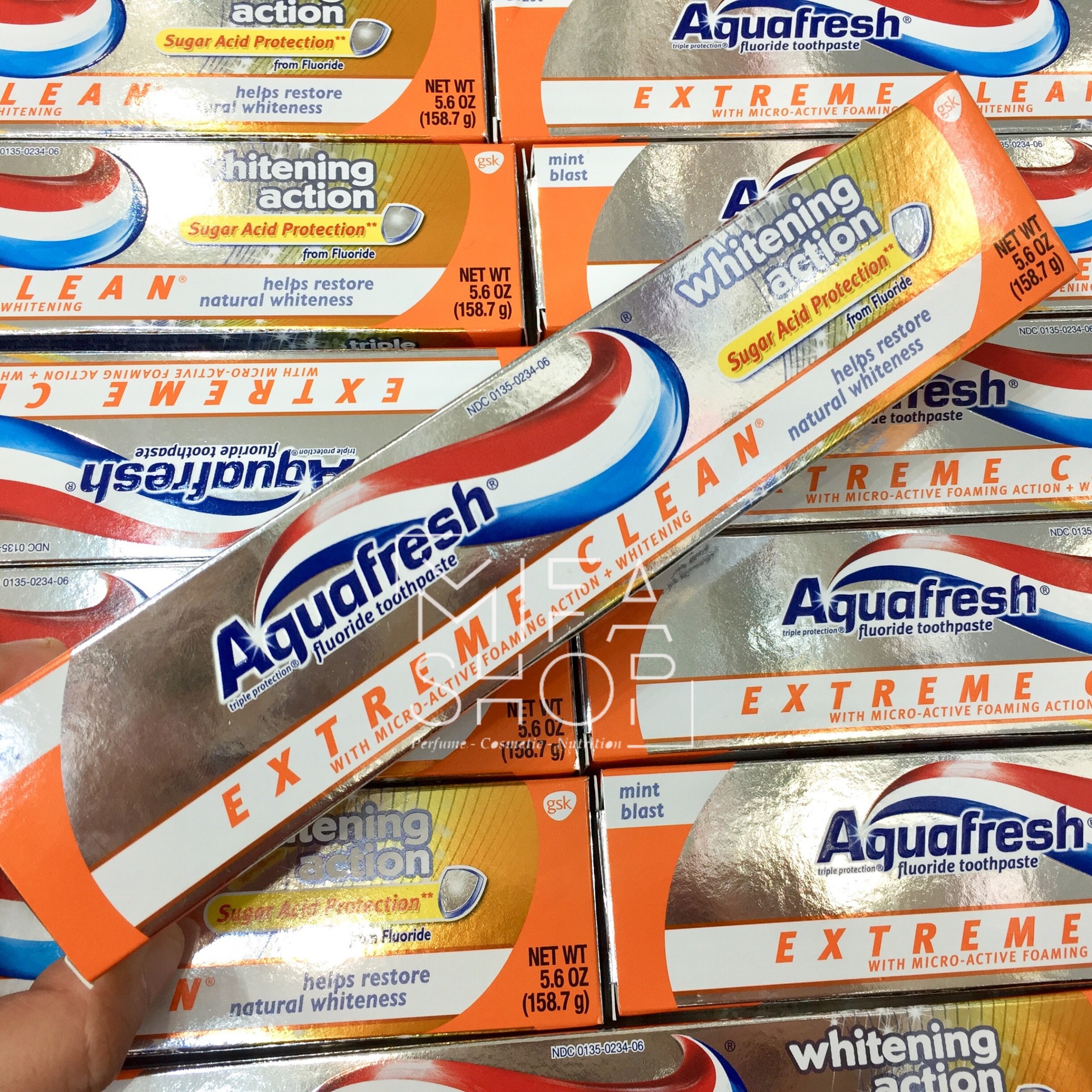 Kem Đánh Răng Aquafresh Whitening Action