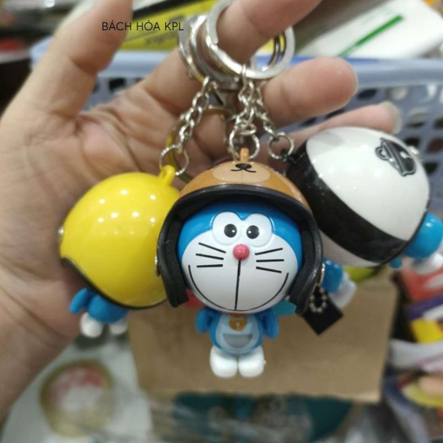 Móc khóa Doraemon đội nón bảo hiểm