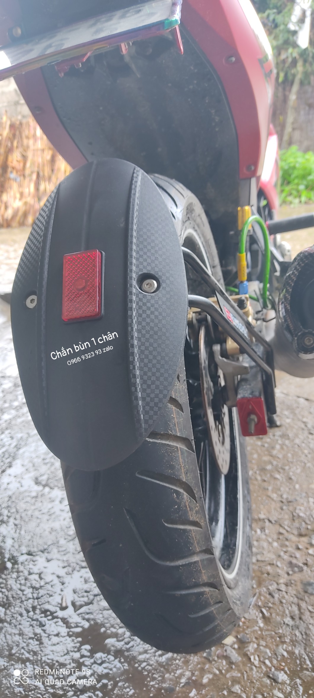 CHẮN BÙN SIÊU NHÂN 1 CHÂN GẮN XE MÁY