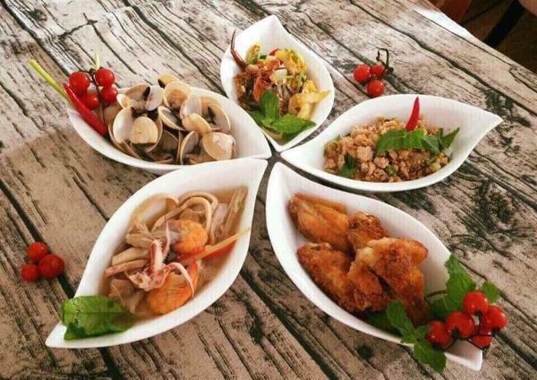 Set 5 đĩa thuyền hoa gốm sứ Bát Tràng rất đẹp.