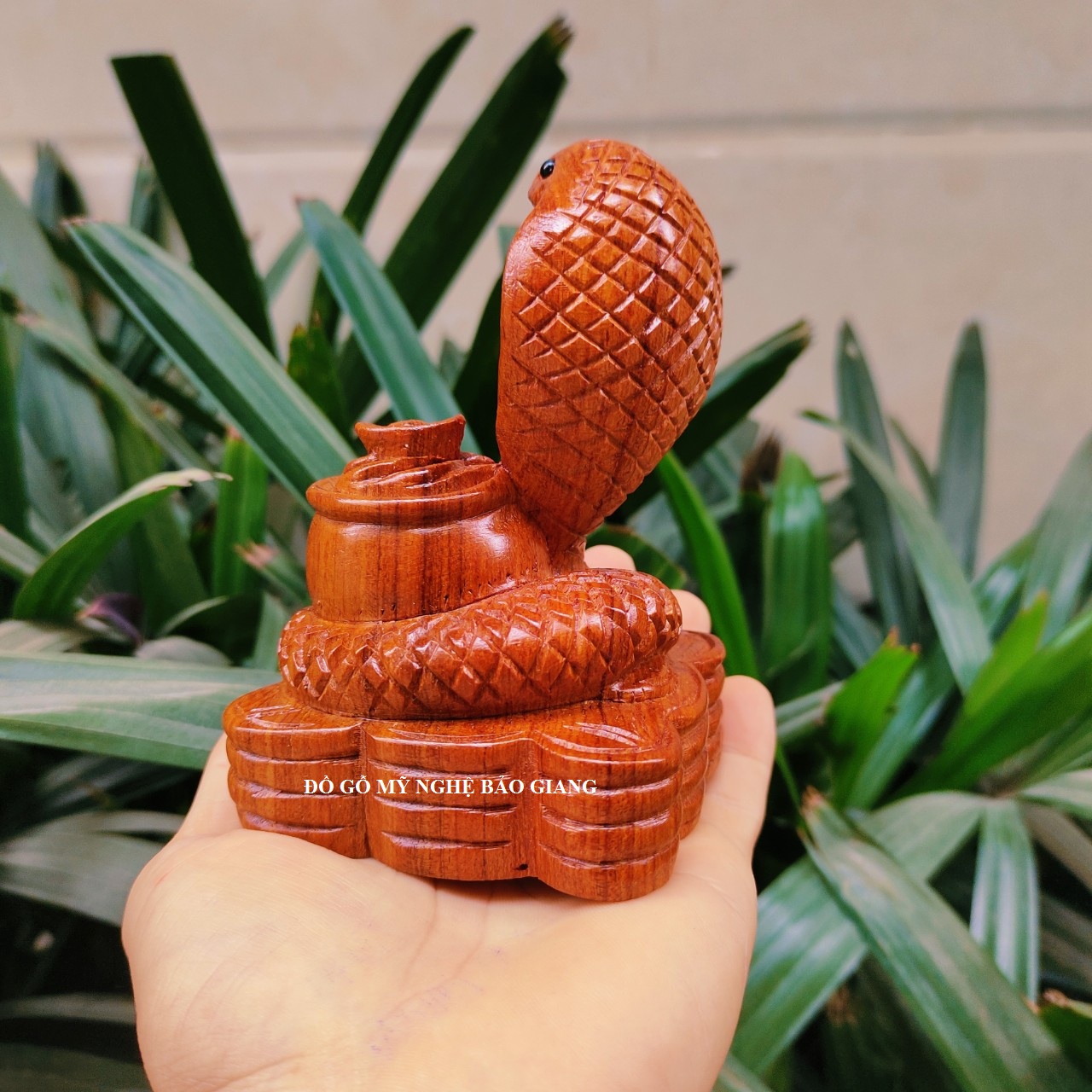 Tượng con rắn gỗ hương cao 12 cm