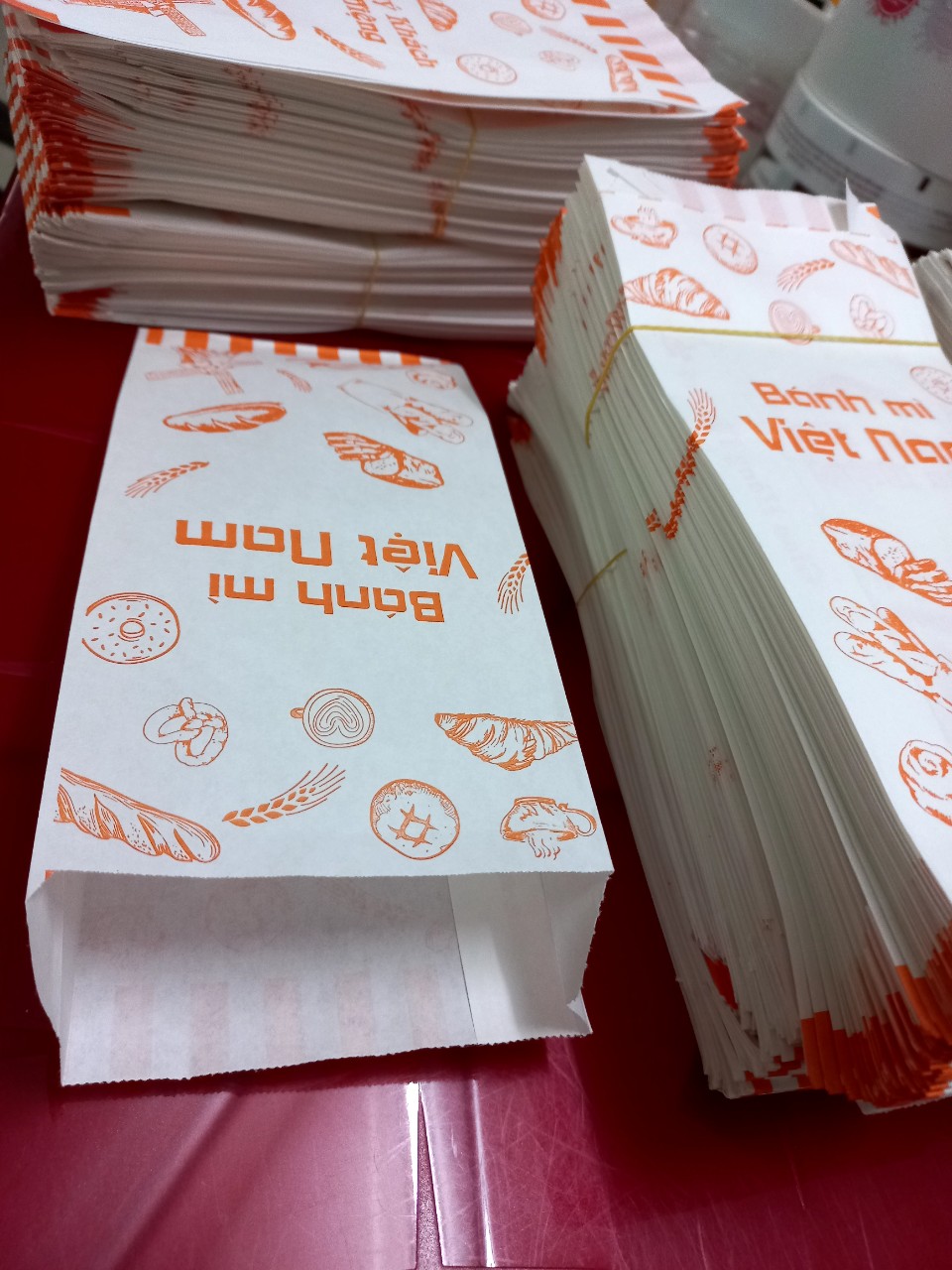 Túi giấy bánh mì in sẵn ( 100 cái)