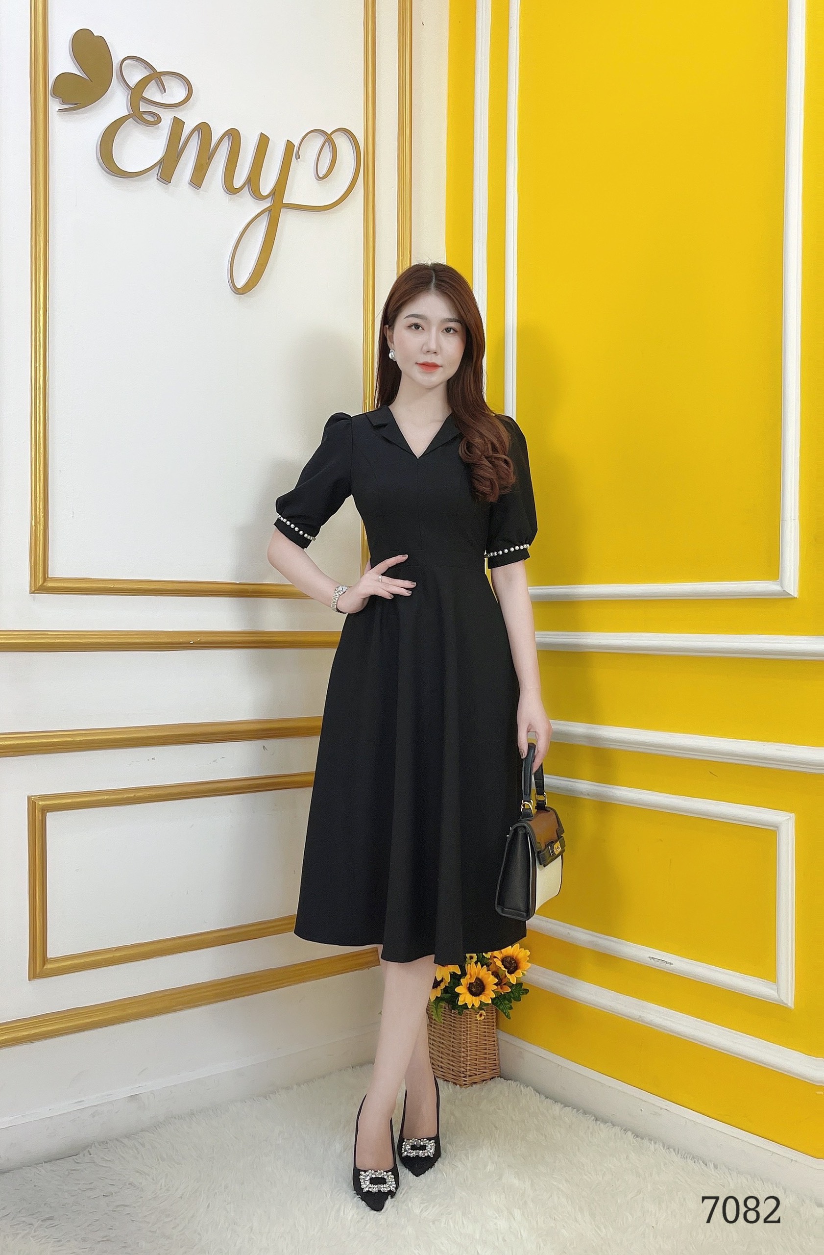 Đầm EMY EM7082  Xoè Đen Cổ Danton